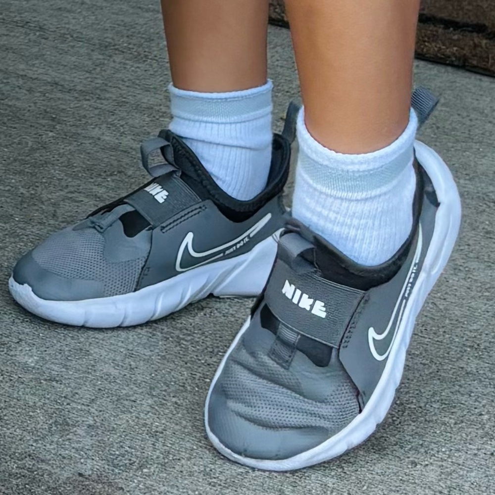 Nike Flex Kids Gray Sneakers - size 1.5Y